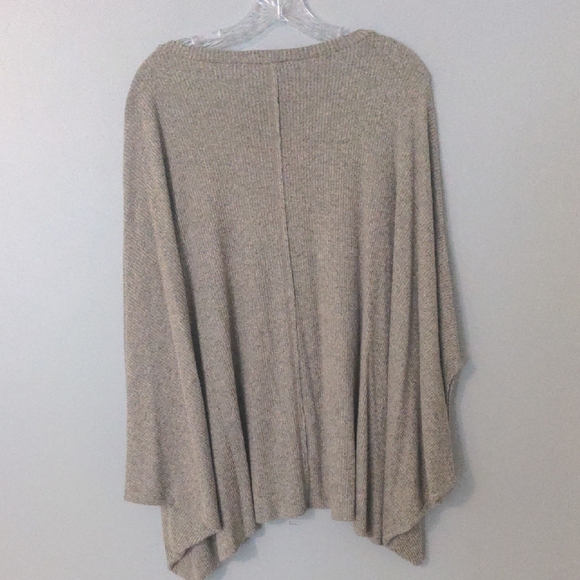 EUC✨ HUDSON GRAY oversized medium (XL) oatmeal short sleeve v-neck knit top - Picture 9 of 14